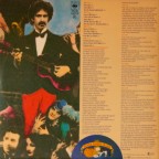 (Detr&aacute;s del LP) Por Cal Schenkel 